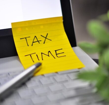 Yellow sticky note with tax time written on it